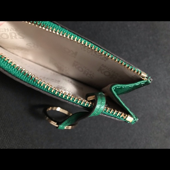 Small Micheal Kors coin purse. - Picture 5 of 6